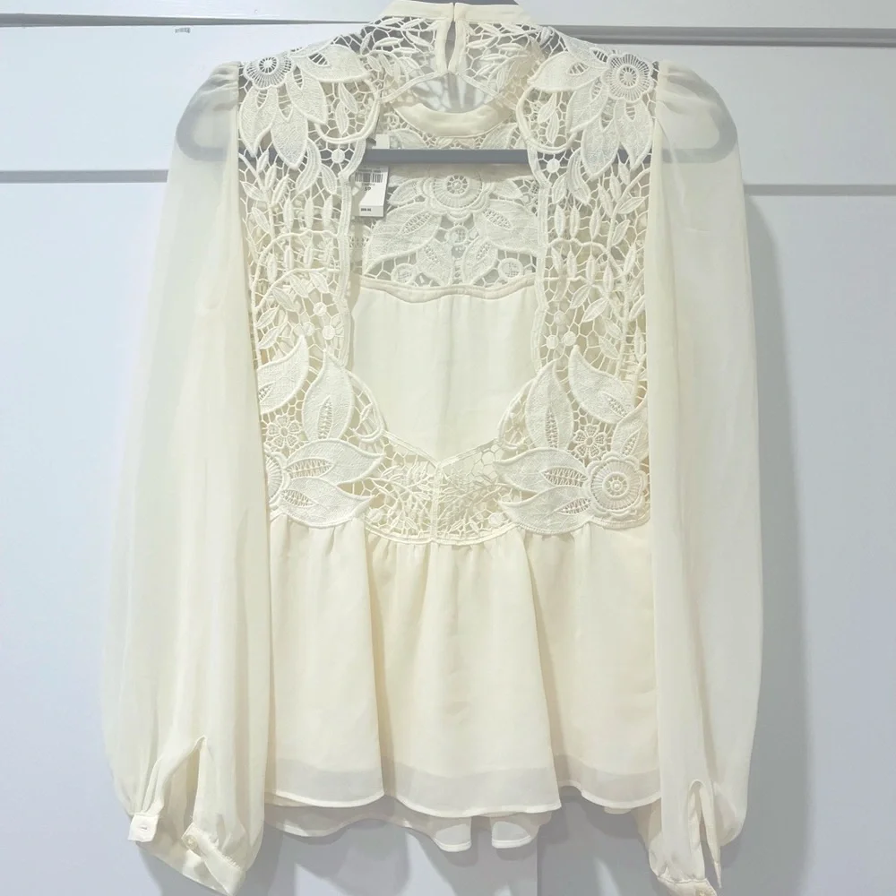 Express Cream Cutout Blouse NWT - Picture 3 of 4